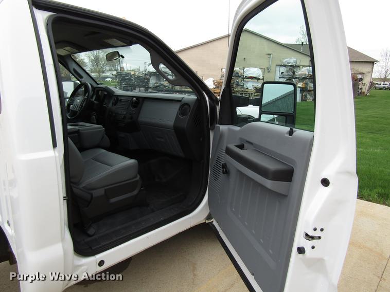 image for item EU9624 2014 Ford F350 Super Duty pickup truck cab and chassis