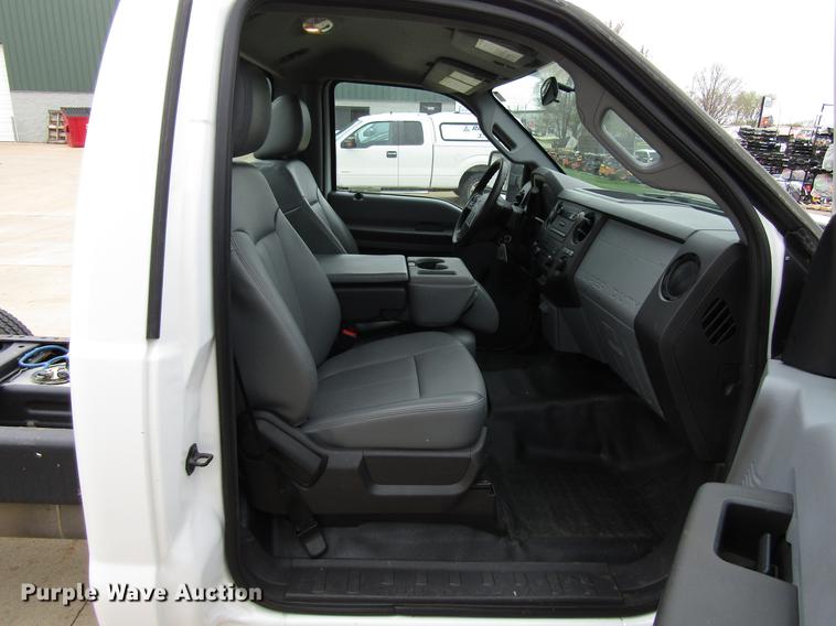 image for item EU9624 2014 Ford F350 Super Duty pickup truck cab and chassis
