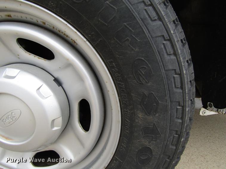 image for item EU9624 2014 Ford F350 Super Duty pickup truck cab and chassis