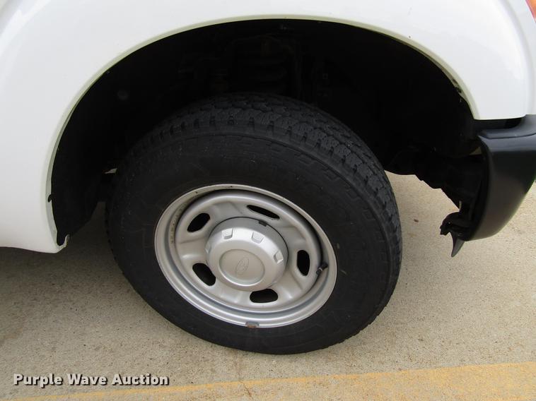 image for item EU9624 2014 Ford F350 Super Duty pickup truck cab and chassis