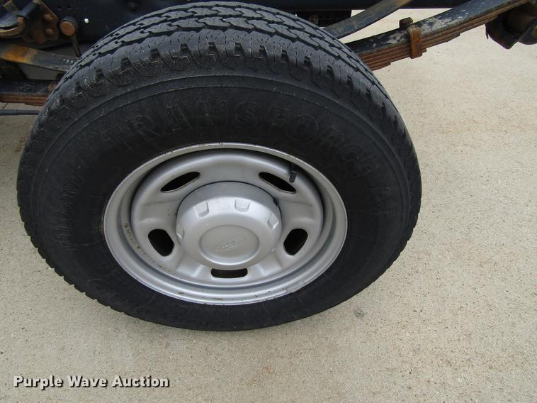 image for item EU9624 2014 Ford F350 Super Duty pickup truck cab and chassis