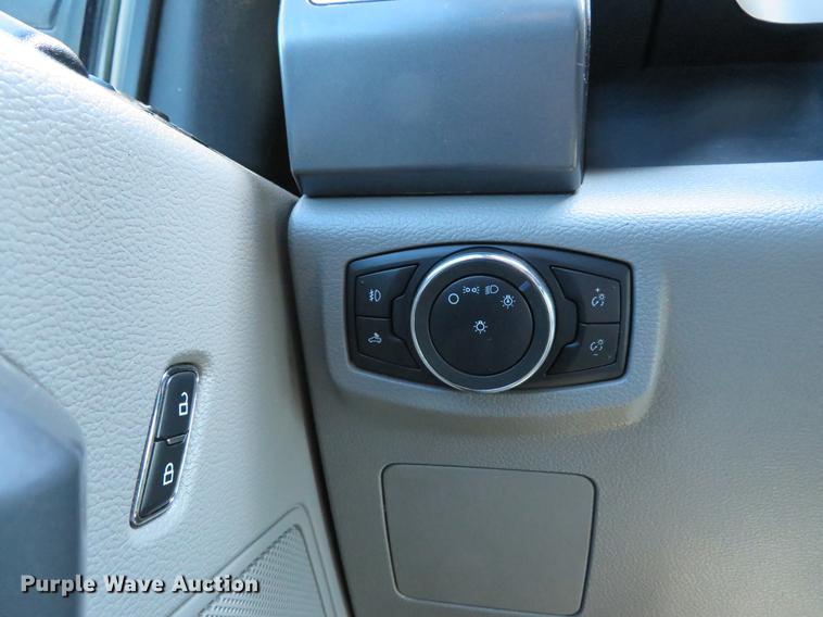 image for item EV9639 2015 Ford F150 XLT SuperCrew pickup truck