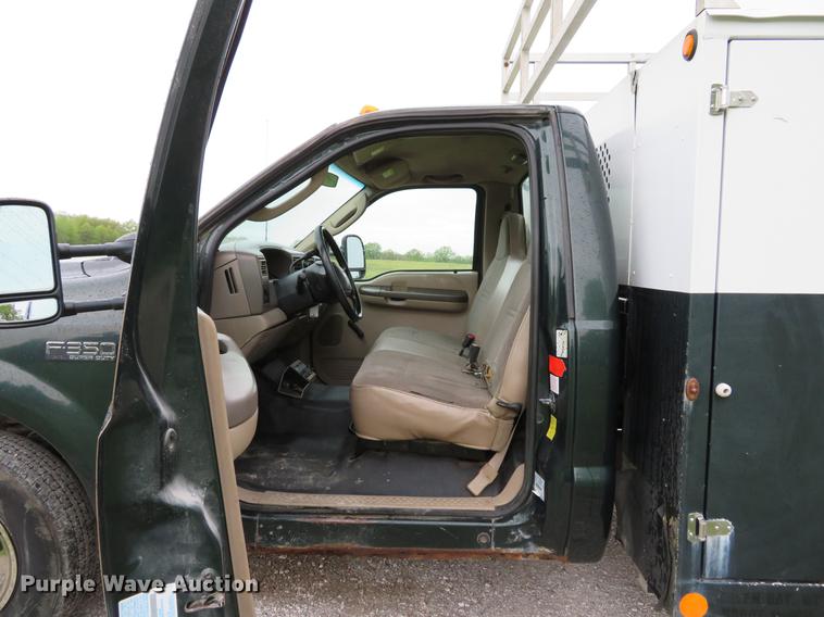 image for item EV9641 2003 Ford F350 Super Duty XL utility bed pickup truck