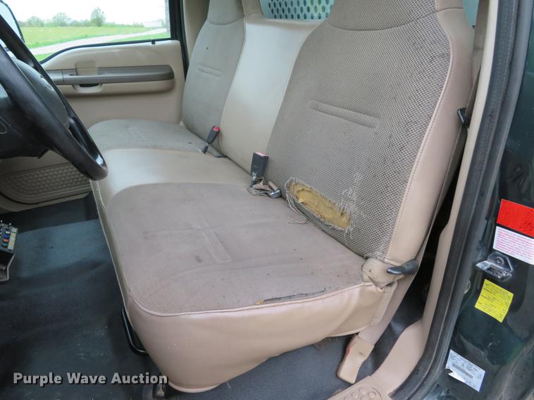 image for item EV9641 2003 Ford F350 Super Duty XL utility bed pickup truck