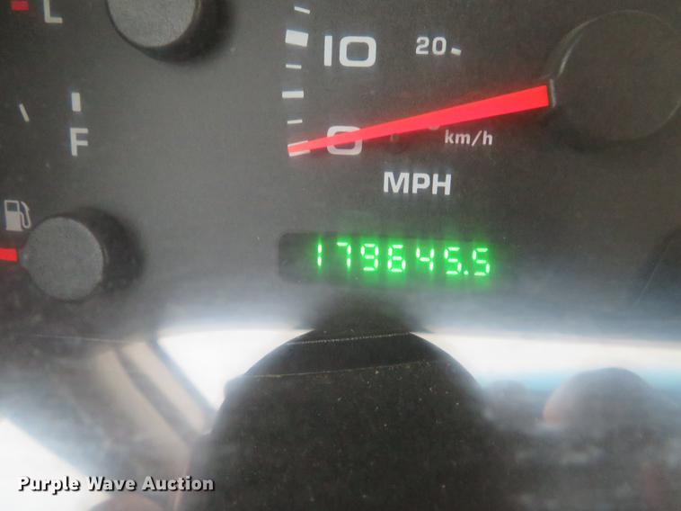 image for item EV9641 2003 Ford F350 Super Duty XL utility bed pickup truck