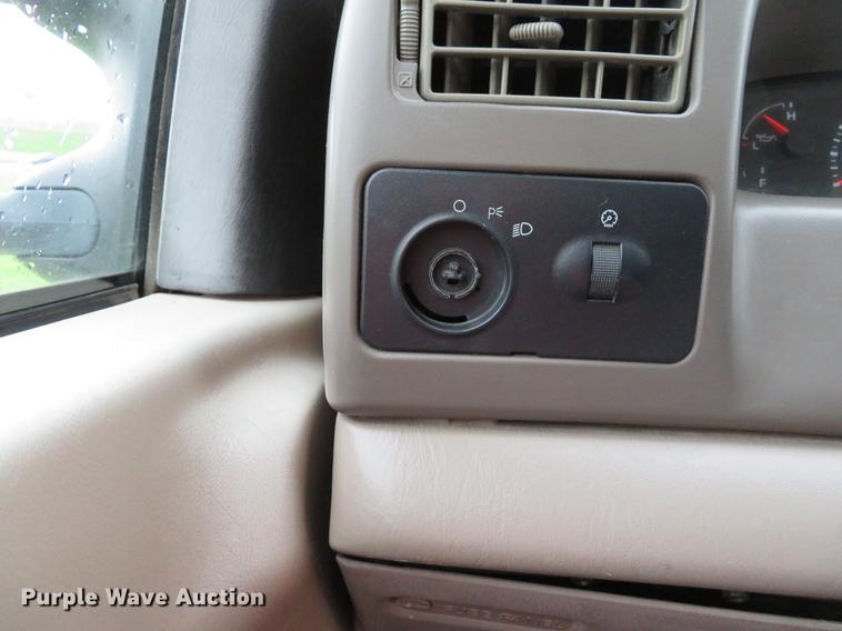 image for item EV9641 2003 Ford F350 Super Duty XL utility bed pickup truck