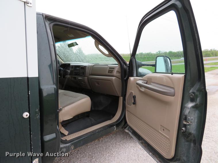 image for item EV9641 2003 Ford F350 Super Duty XL utility bed pickup truck