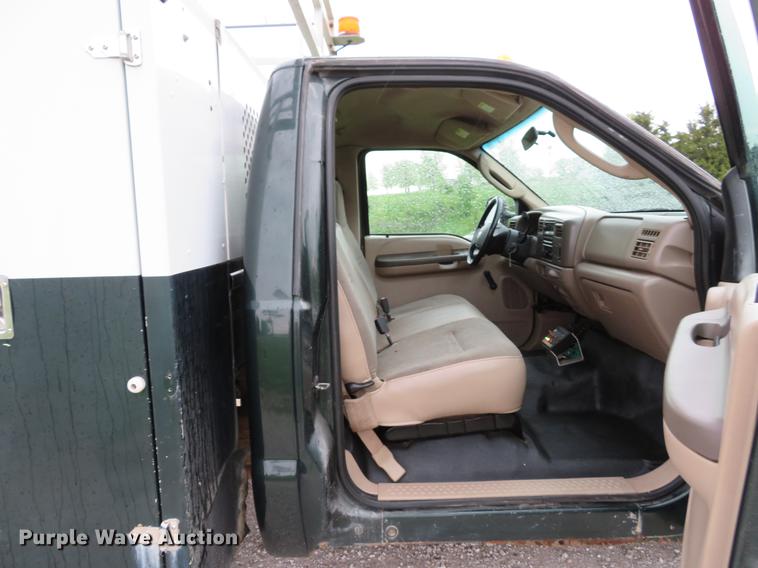 image for item EV9641 2003 Ford F350 Super Duty XL utility bed pickup truck