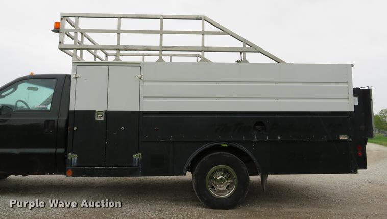 image for item EV9641 2003 Ford F350 Super Duty XL utility bed pickup truck