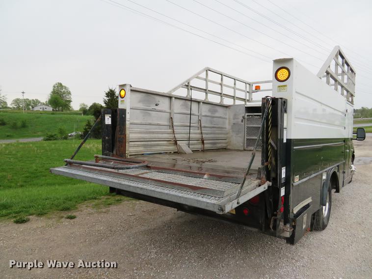 image for item EV9641 2003 Ford F350 Super Duty XL utility bed pickup truck