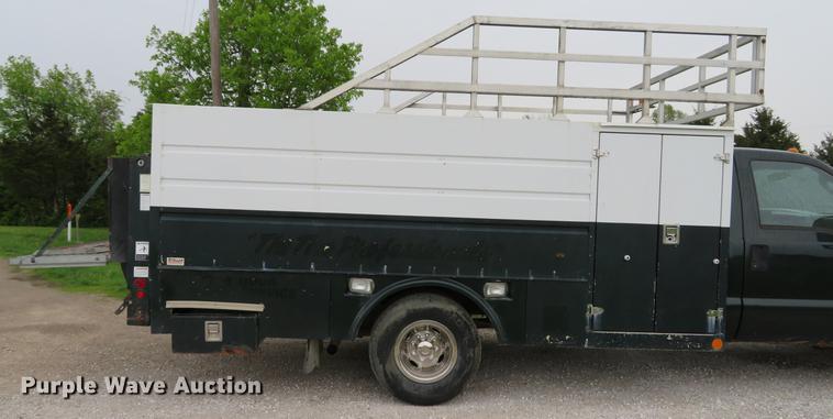 image for item EV9641 2003 Ford F350 Super Duty XL utility bed pickup truck