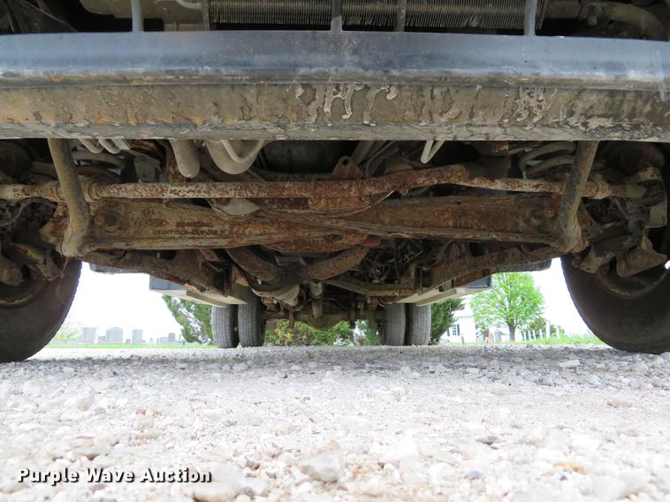 image for item EV9641 2003 Ford F350 Super Duty XL utility bed pickup truck