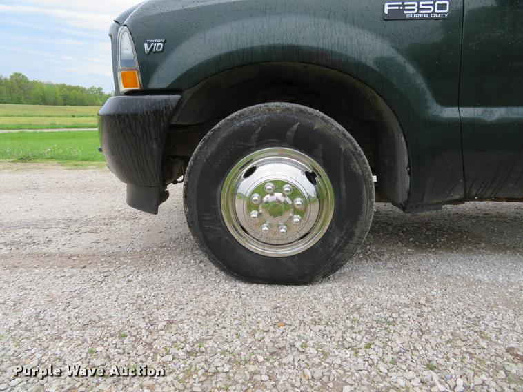 image for item EV9641 2003 Ford F350 Super Duty XL utility bed pickup truck