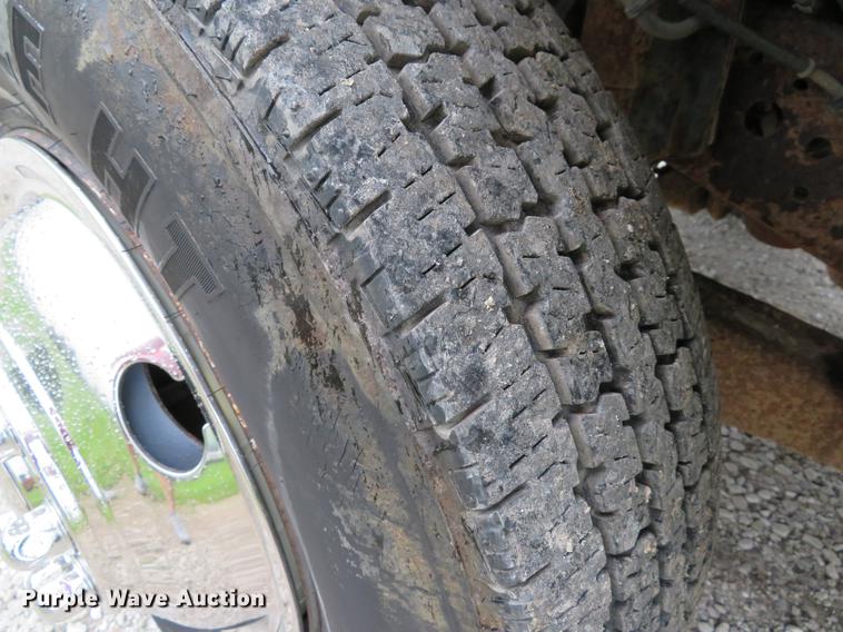 image for item EV9641 2003 Ford F350 Super Duty XL utility bed pickup truck