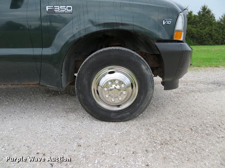 image for item EV9641 2003 Ford F350 Super Duty XL utility bed pickup truck