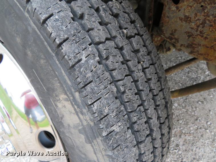 image for item EV9641 2003 Ford F350 Super Duty XL utility bed pickup truck