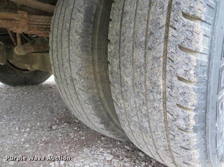 image for item EV9641 2003 Ford F350 Super Duty XL utility bed pickup truck