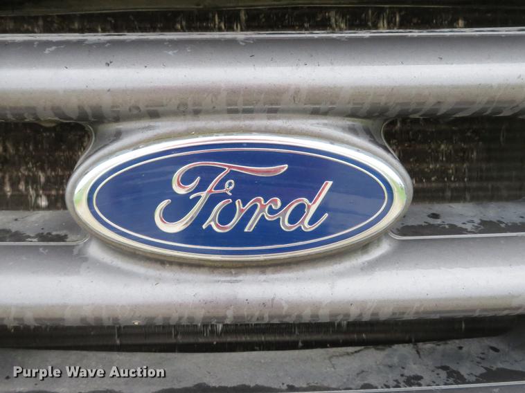 image for item EV9641 2003 Ford F350 Super Duty XL utility bed pickup truck