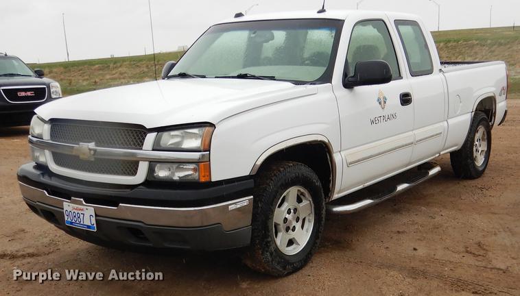 image for item FA9277 2005 Chevrolet Silverado 1500 Ext. Cab pickup truck