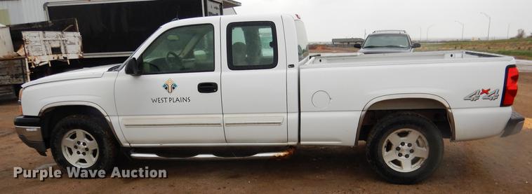 image for item FA9277 2005 Chevrolet Silverado 1500 Ext. Cab pickup truck