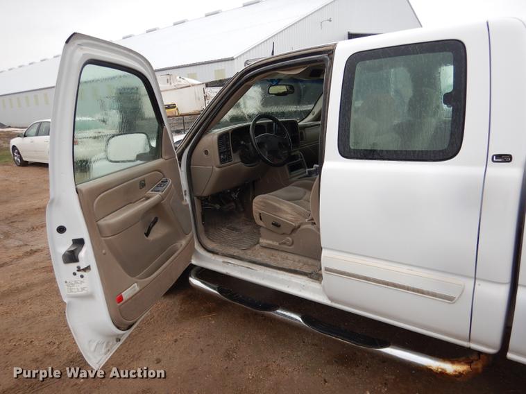 image for item FA9277 2005 Chevrolet Silverado 1500 Ext. Cab pickup truck