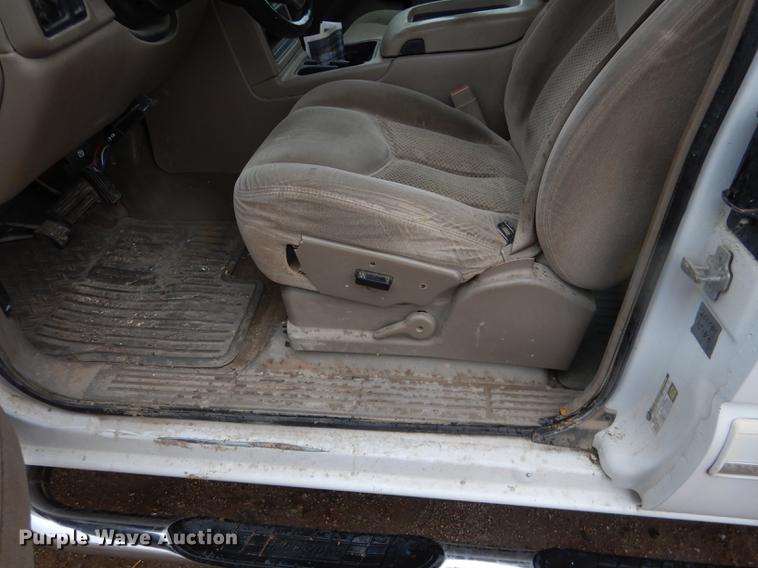 image for item FA9277 2005 Chevrolet Silverado 1500 Ext. Cab pickup truck