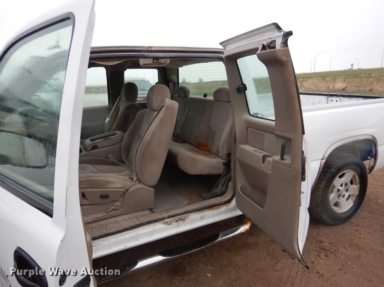 image for item FA9277 2005 Chevrolet Silverado 1500 Ext. Cab pickup truck