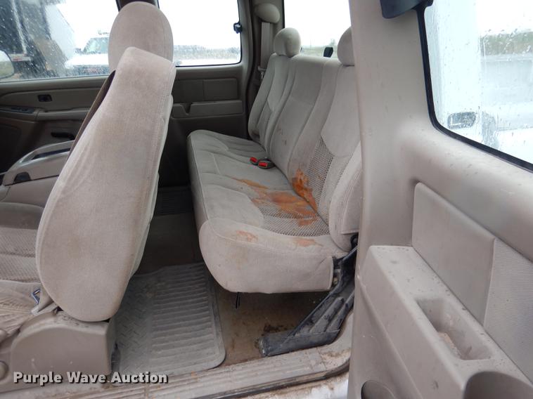 image for item FA9277 2005 Chevrolet Silverado 1500 Ext. Cab pickup truck