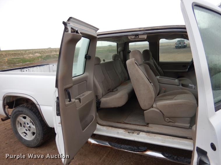 image for item FA9277 2005 Chevrolet Silverado 1500 Ext. Cab pickup truck