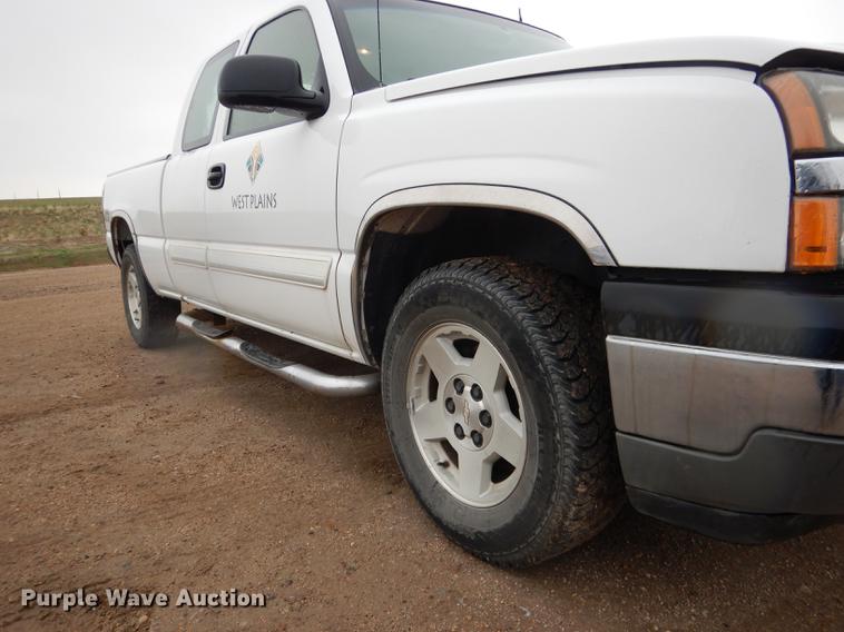 image for item FA9277 2005 Chevrolet Silverado 1500 Ext. Cab pickup truck