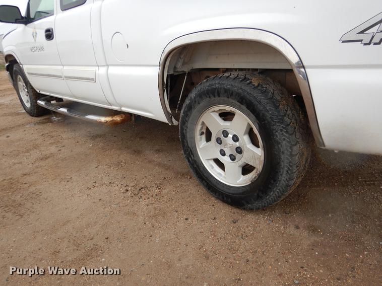 image for item FA9277 2005 Chevrolet Silverado 1500 Ext. Cab pickup truck