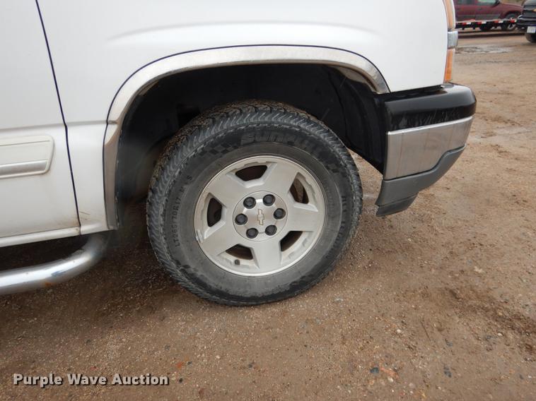 image for item FA9277 2005 Chevrolet Silverado 1500 Ext. Cab pickup truck