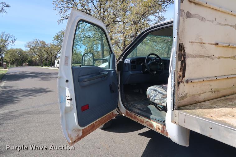 image for item FE9606 1999 Ford F450 Super Duty flatbed applicator truck