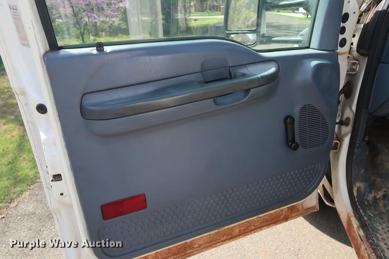 image for item FE9606 1999 Ford F450 Super Duty flatbed applicator truck