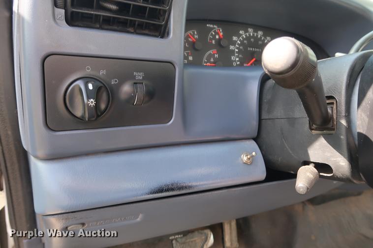 image for item FE9606 1999 Ford F450 Super Duty flatbed applicator truck