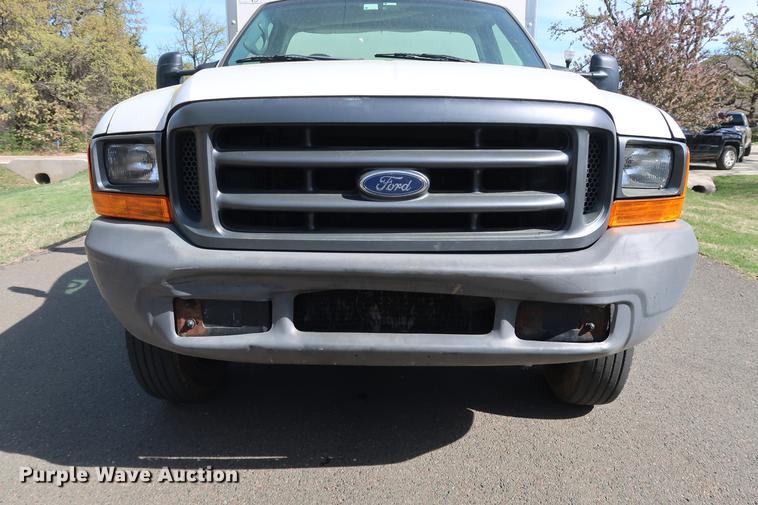 image for item FE9606 1999 Ford F450 Super Duty flatbed applicator truck