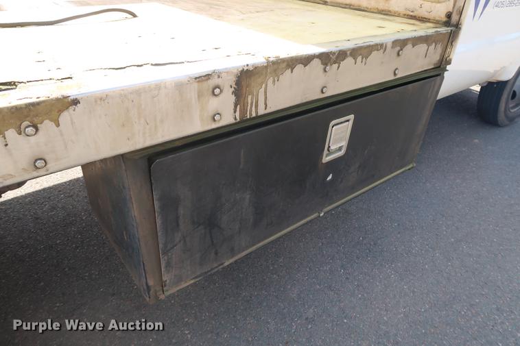 image for item FE9606 1999 Ford F450 Super Duty flatbed applicator truck