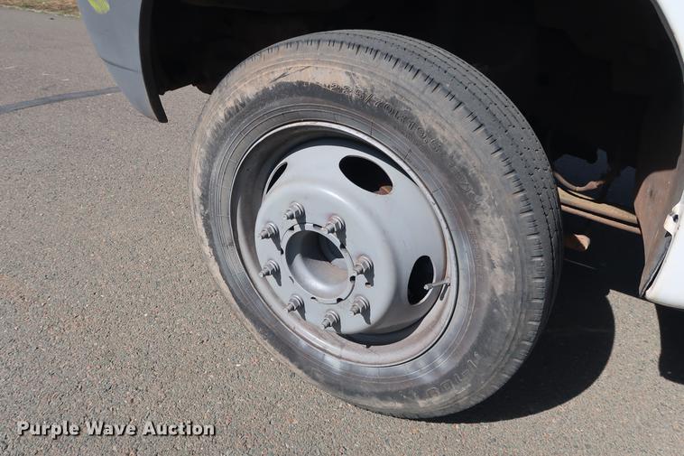 image for item FE9606 1999 Ford F450 Super Duty flatbed applicator truck