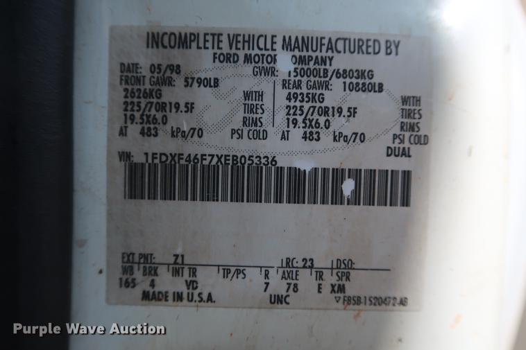 image for item FE9606 1999 Ford F450 Super Duty flatbed applicator truck