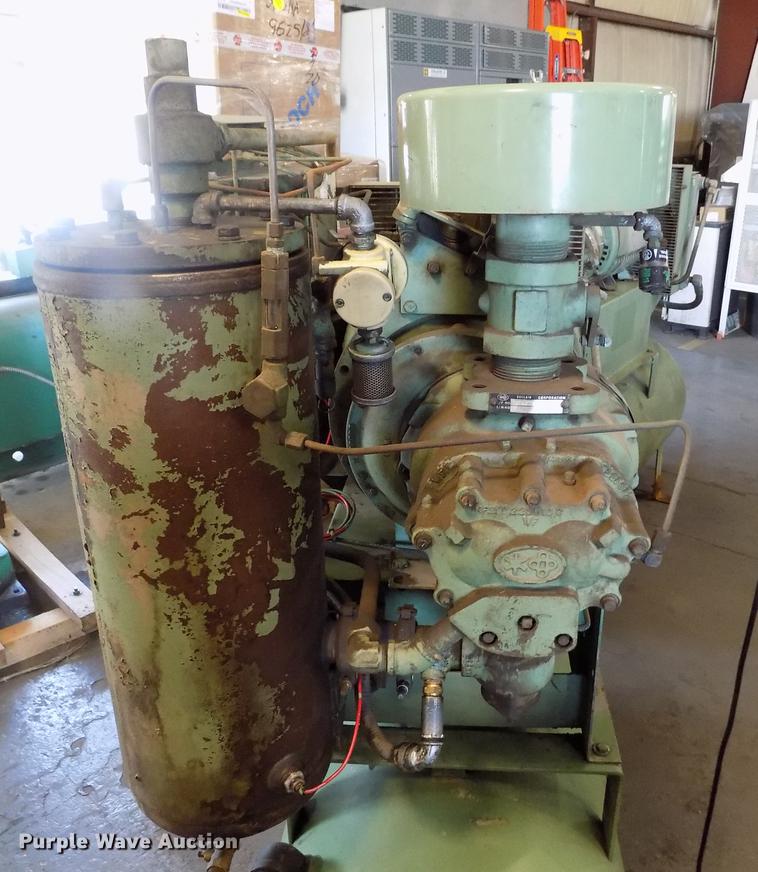 image for item FG9252 Sullair 10B-40AC screw type compressor