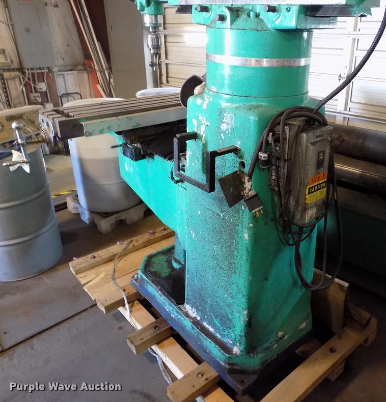 image for item FG9255 1995 Acra AM-4V precision milling machine