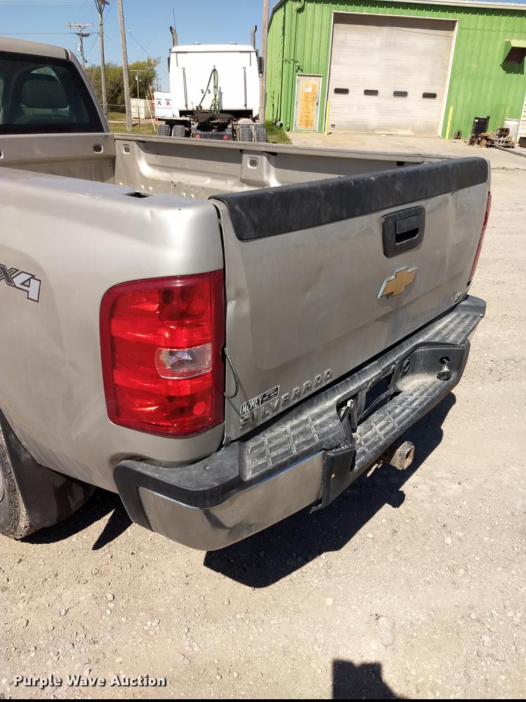 image for item FG9314 2007 Chevrolet Silverado 2500HD pickup truck