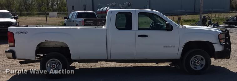 image for item FG9316 2010 GMC Sierra 2500HD Ext. Cab pickup truck