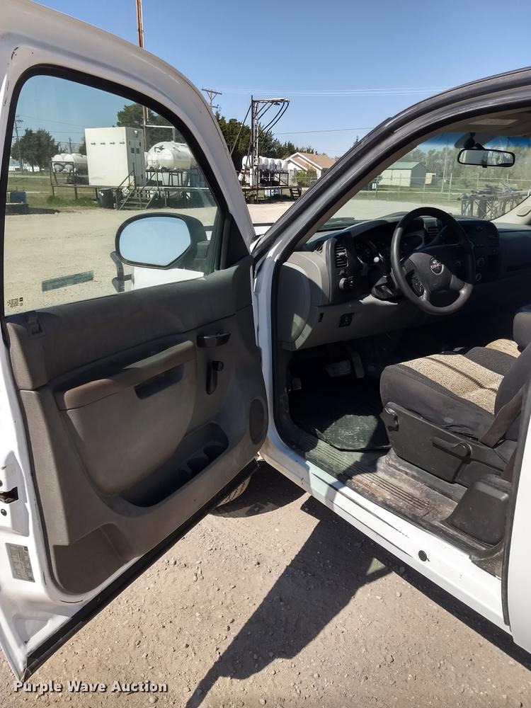 image for item FG9316 2010 GMC Sierra 2500HD Ext. Cab pickup truck