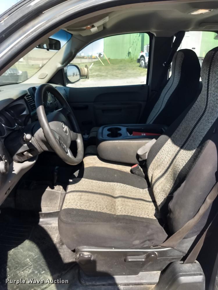 image for item FG9316 2010 GMC Sierra 2500HD Ext. Cab pickup truck