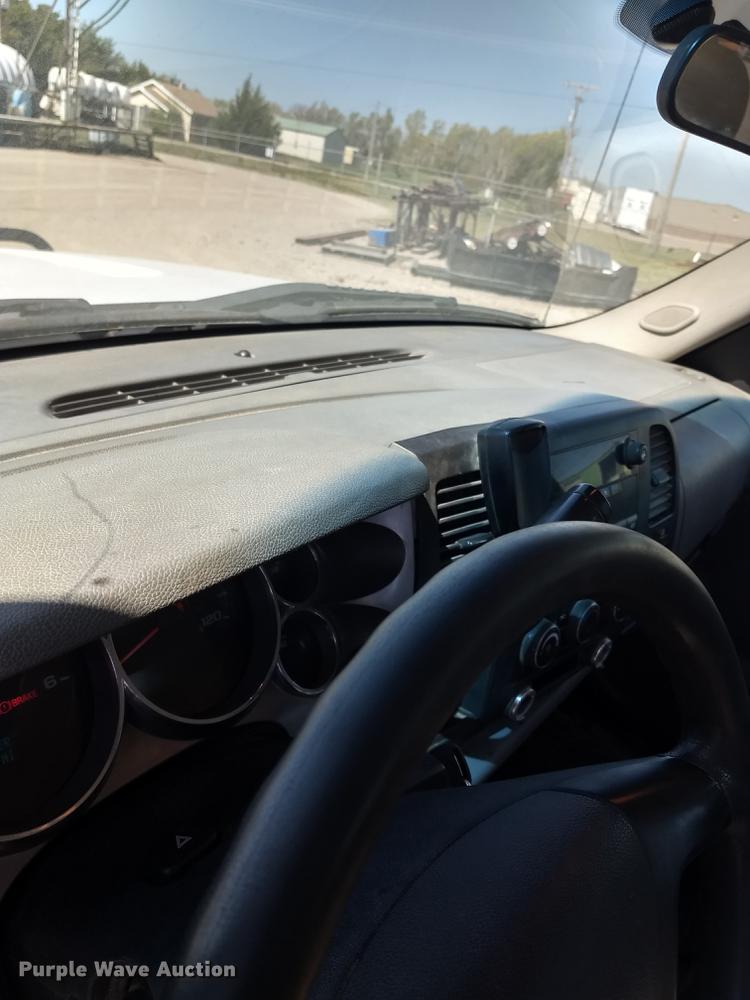 image for item FG9316 2010 GMC Sierra 2500HD Ext. Cab pickup truck