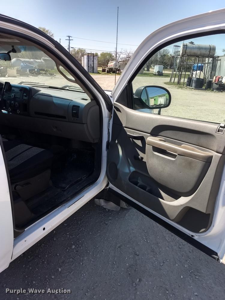 image for item FG9316 2010 GMC Sierra 2500HD Ext. Cab pickup truck