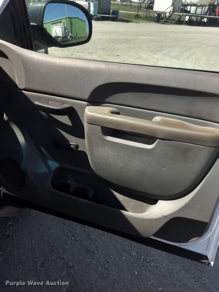 image for item FG9316 2010 GMC Sierra 2500HD Ext. Cab pickup truck