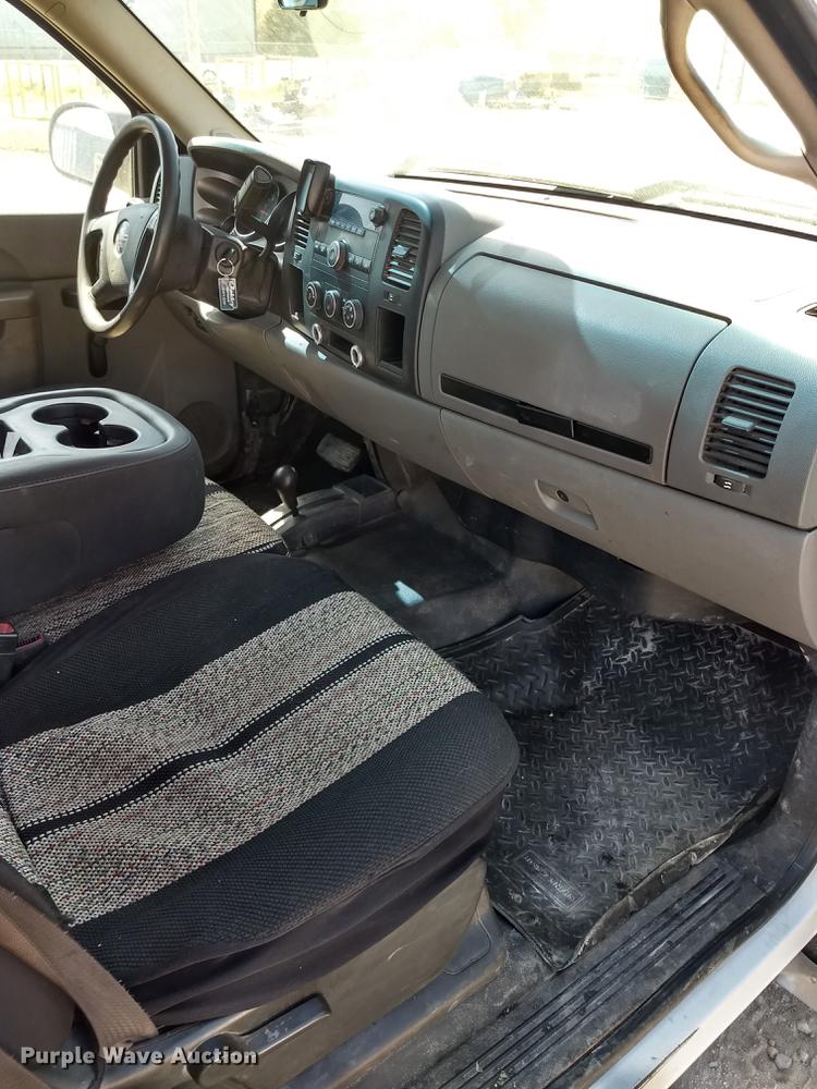 image for item FG9316 2010 GMC Sierra 2500HD Ext. Cab pickup truck