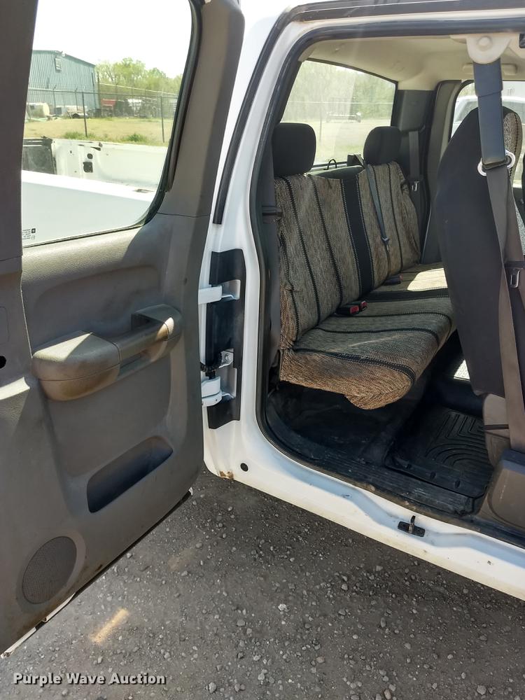 image for item FG9316 2010 GMC Sierra 2500HD Ext. Cab pickup truck